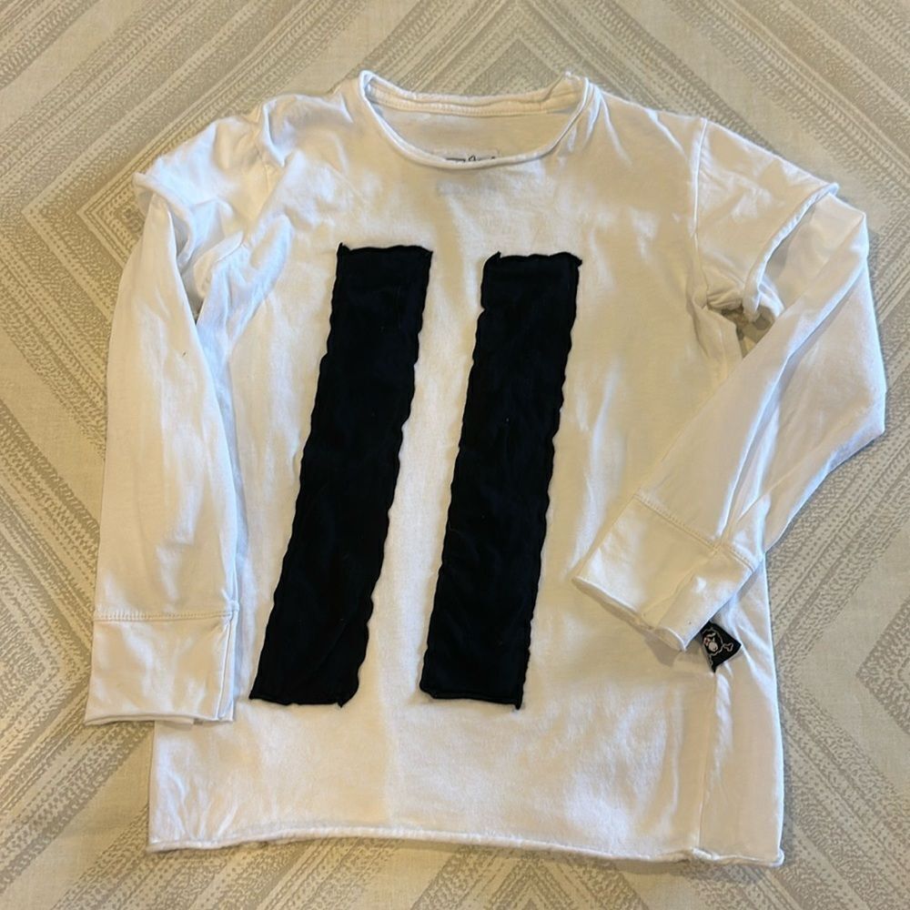 nununu Boys White Long Sleeve Top with Two Vertical Black Stripes - Size 4/5